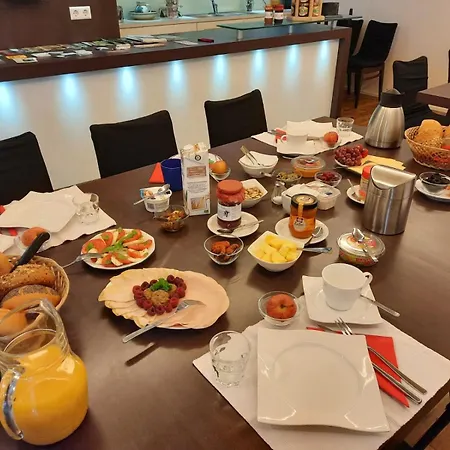 & Weingut Am Steingebiss Casa de Campo *